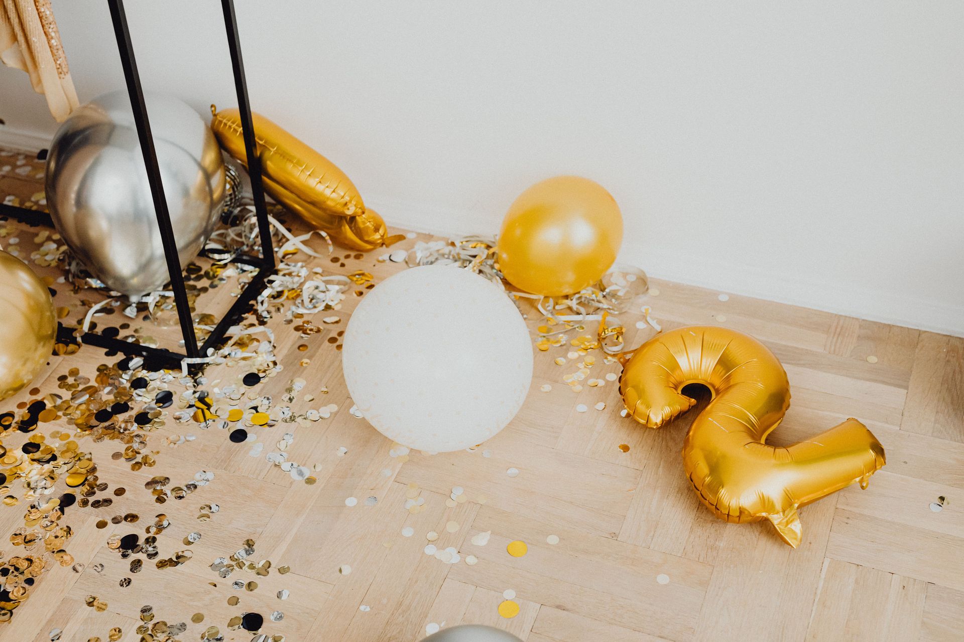 Decorative balloons and confetti on the floor, perfect for celebrations and New Year parties.